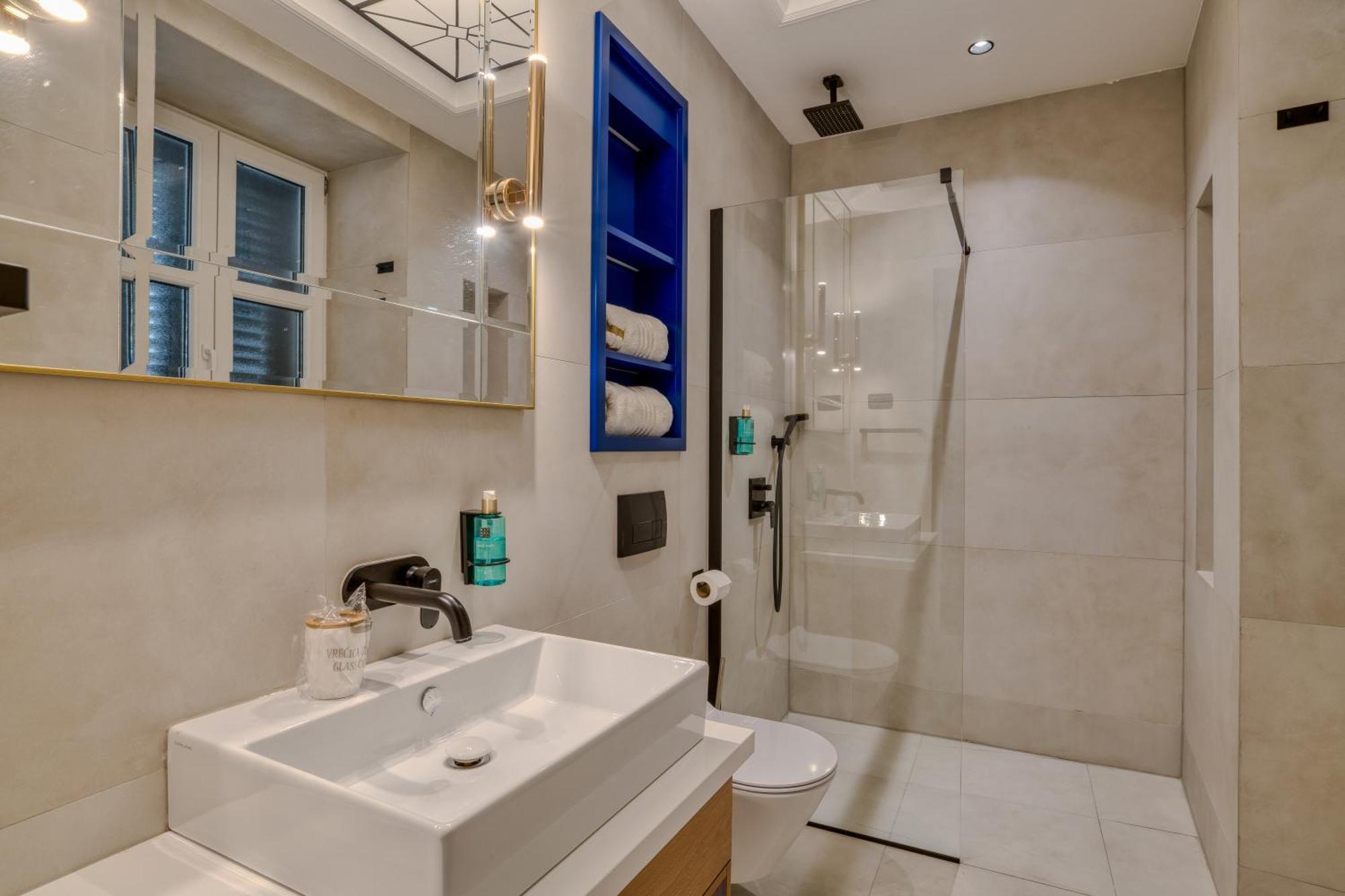 Hive Luxury Suites By Mn Property Kotor Exterior photo